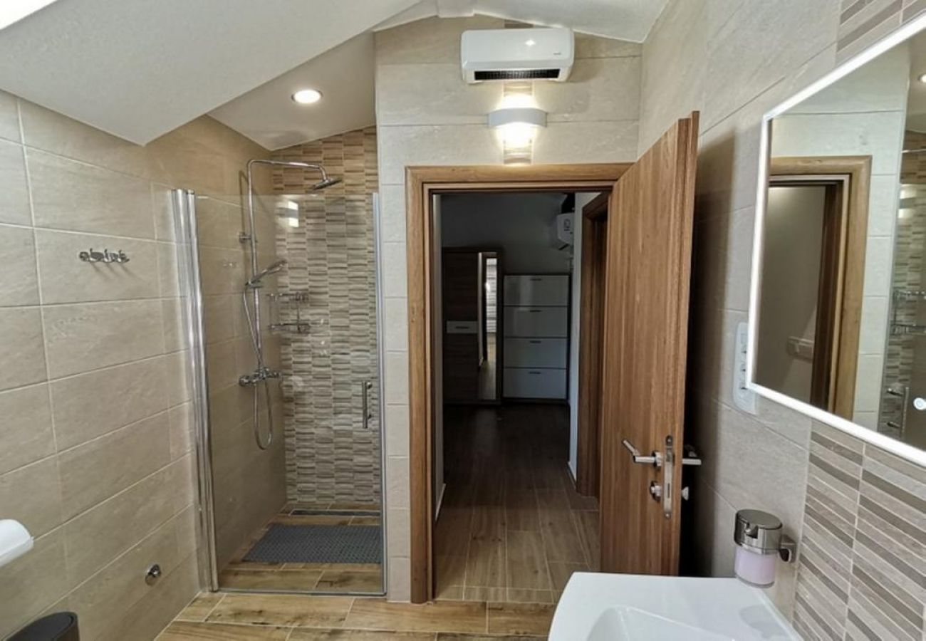 Apartament w Bilo - Apartament w Bilo z Widok na morze, taras, Klimatyzacja, WIFI (5151-1)