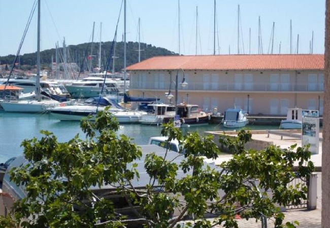 Apartament w Rogoznica - Apartament w Rogoznica z Widok na morze, balkon, Klimatyzacja, WIFI (5153-2) Apartament w Rogoznica - Apartament w Rogoznica z Widok na morze, balkon, Klimatyzacja, WIFI (5153-2)