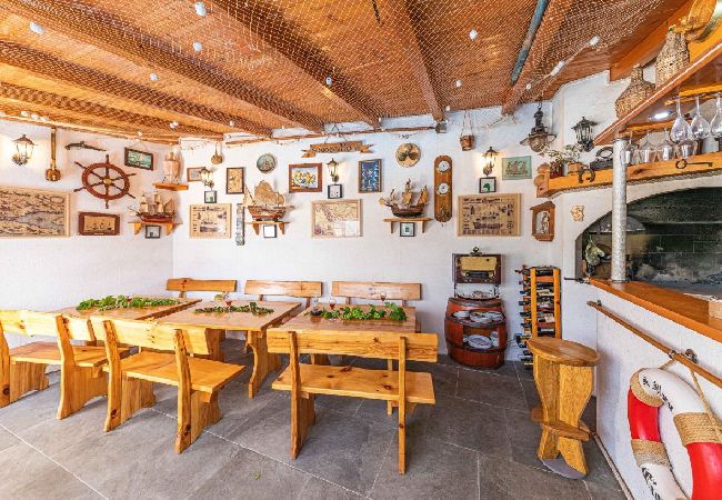 Apartament w Okrug Gornji - Apartament w Okrug Gornji z Widok na morze, taras, Klimatyzacja, WIFI (5160-2) Apartament w Okrug Gornji - Apartament w Okrug Gornji z Widok na morze, taras, Klimatyzacja, WIFI (5160-2)