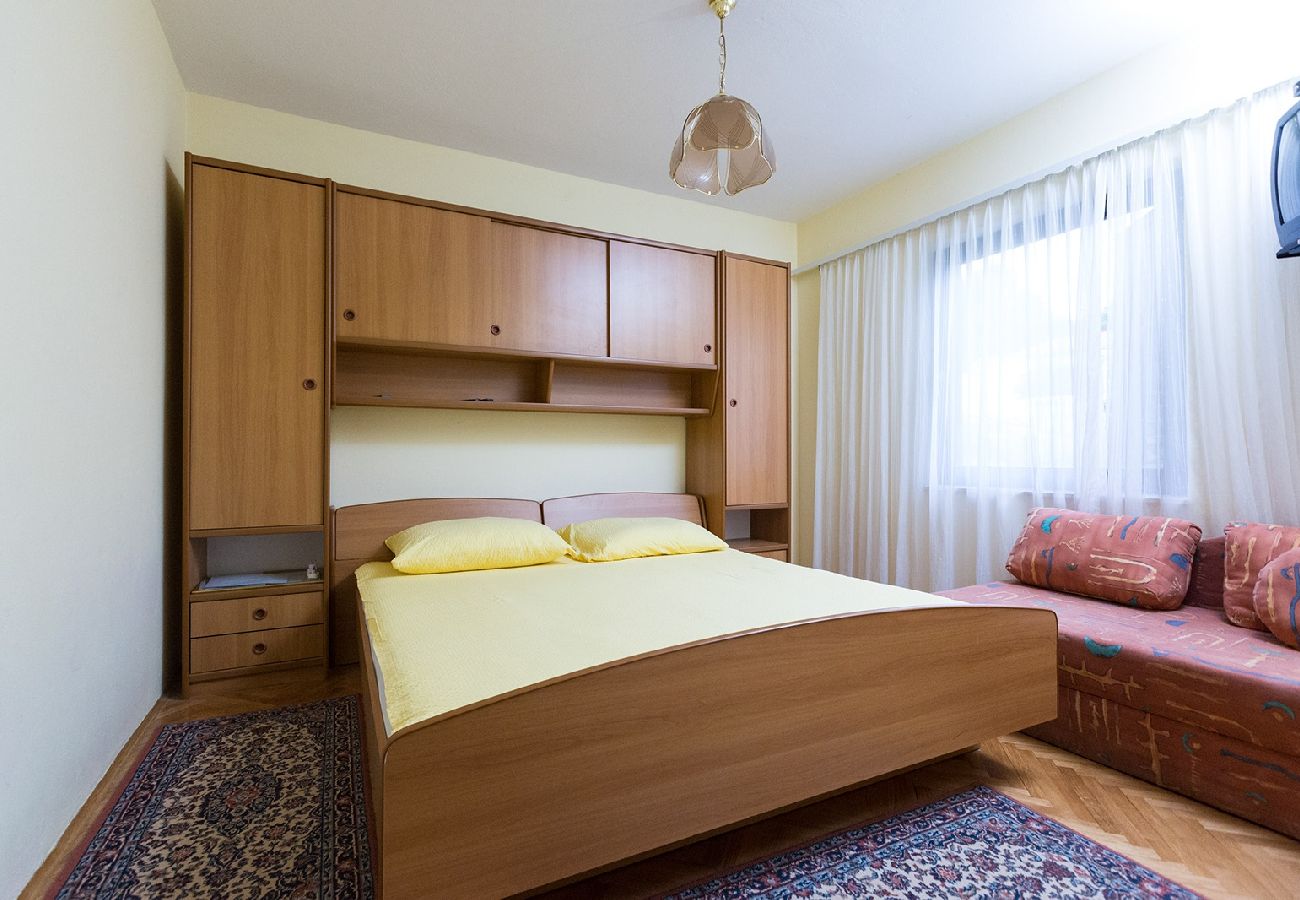 Apartament w Okrug Gornji - Apartament w Okrug Gornji z Widok na morze, balkon, Klimatyzacja, WIFI (5165-1)