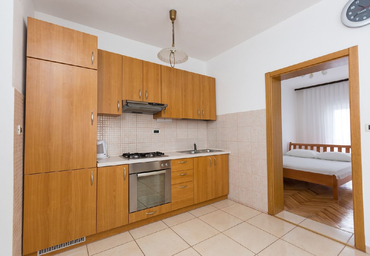 Apartament w Okrug Donji - Apartament w Okrug Donji z Widok na morze, balkon, Klimatyzacja, WIFI (5166-3)