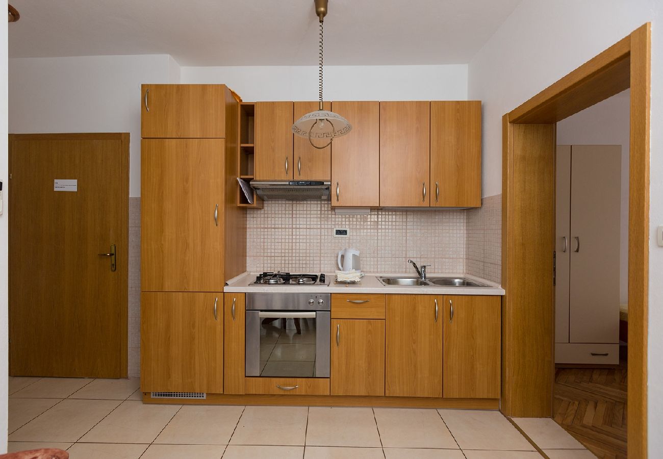 Apartament w Okrug Donji - Apartament w Okrug Donji z Widok na morze, balkon, Klimatyzacja, WIFI (5166-3)