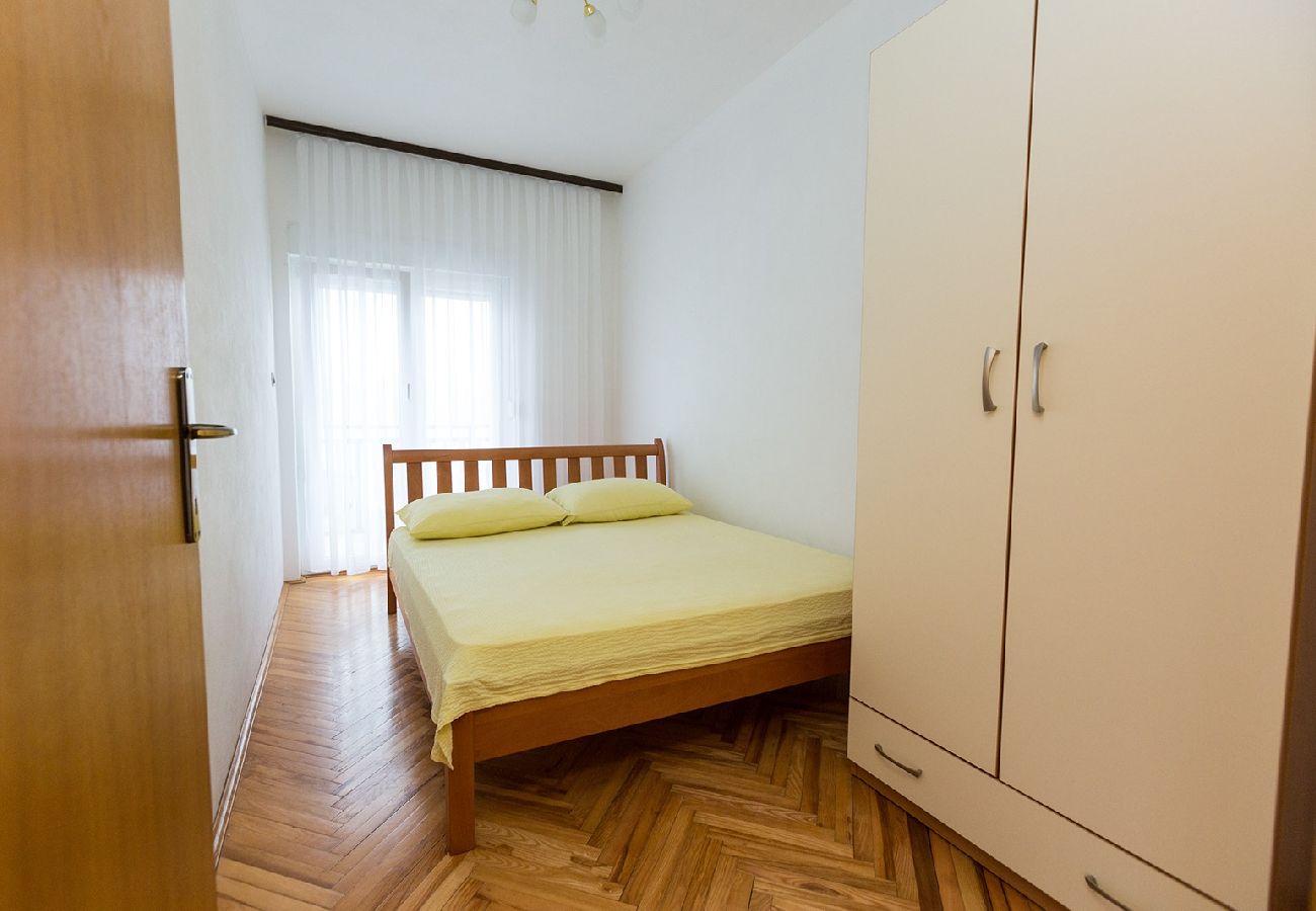 Apartament w Okrug Donji - Apartament w Okrug Donji z Widok na morze, balkon, Klimatyzacja, WIFI (5166-3)