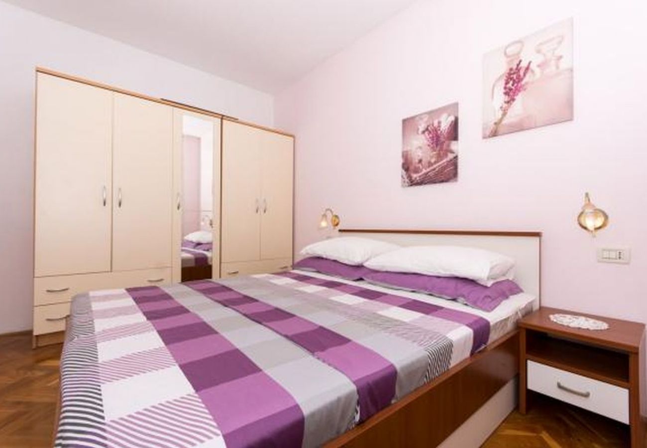 Apartament w Okrug Gornji - Apartament w Okrug Gornji z Widok na morze, balkon, Klimatyzacja, WIFI (5167-2)