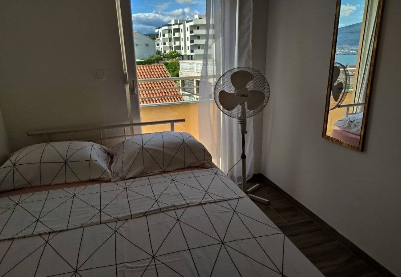 Apartament w Okrug Gornji - Apartament w Okrug Gornji z Widok na morze, balkon, Klimatyzacja, WIFI (5059-5)