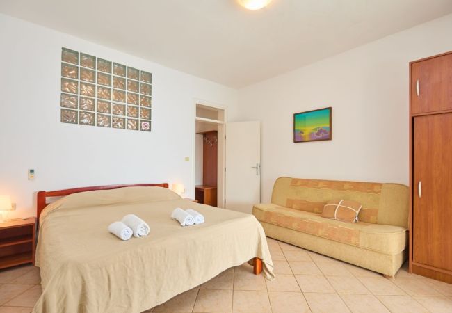 Apartament w Saplunara - Apartament w Saplunara z Widok na morze, taras, Klimatyzacja, WIFI (5197-4) Apartament w Saplunara - Apartament w Saplunara z Widok na morze, taras, Klimatyzacja, WIFI (5197-4)