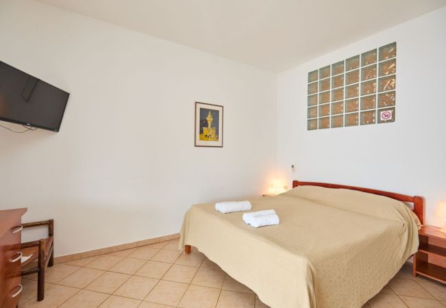 Apartament w Saplunara - Apartament w Saplunara z Widok na morze, taras, Klimatyzacja, WIFI (5197-4) Apartament w Saplunara - Apartament w Saplunara z Widok na morze, taras, Klimatyzacja, WIFI (5197-4)