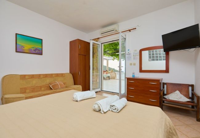 Apartament w Saplunara - Apartament w Saplunara z Widok na morze, taras, Klimatyzacja, WIFI (5197-4) Apartament w Saplunara - Apartament w Saplunara z Widok na morze, taras, Klimatyzacja, WIFI (5197-4)