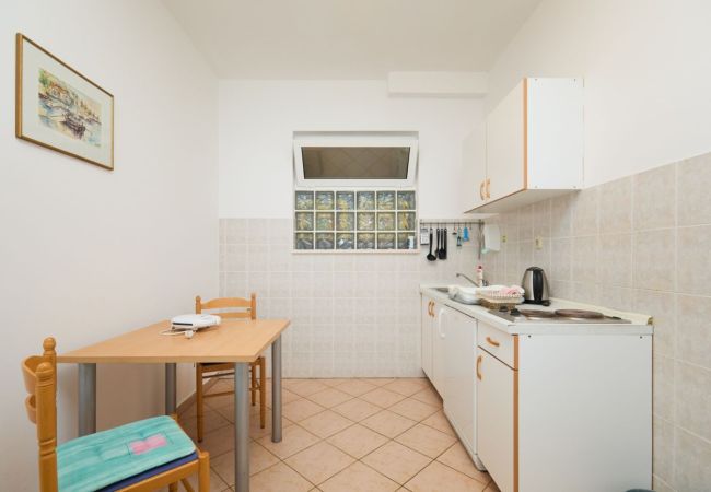 Apartament w Saplunara - Apartament w Saplunara z Widok na morze, taras, Klimatyzacja, WIFI (5197-4) Apartament w Saplunara - Apartament w Saplunara z Widok na morze, taras, Klimatyzacja, WIFI (5197-4)