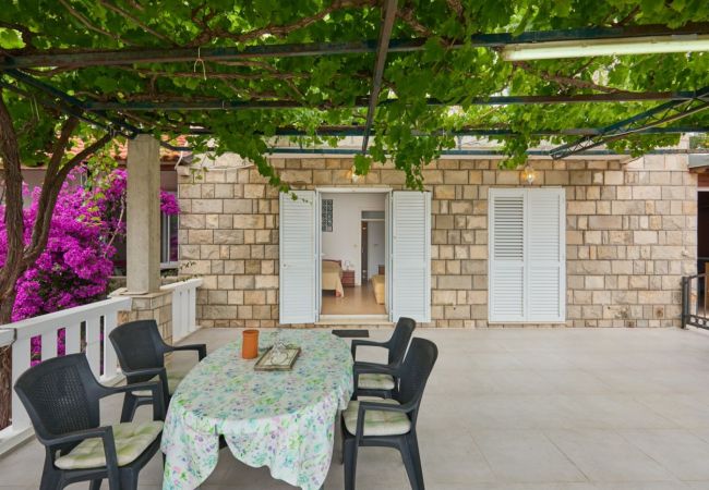 Apartament w Saplunara - Apartament w Saplunara z Widok na morze, taras, Klimatyzacja, WIFI (5197-4) Apartament w Saplunara - Apartament w Saplunara z Widok na morze, taras, Klimatyzacja, WIFI (5197-4)