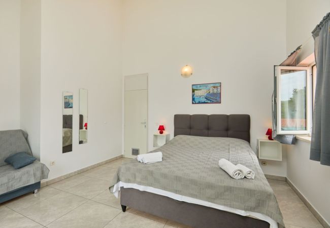 Apartament w Saplunara - Apartament w Saplunara z Widok na morze, balkon, Klimatyzacja, WIFI (5197-3) Apartament w Saplunara - Apartament w Saplunara z Widok na morze, balkon, Klimatyzacja, WIFI (5197-3)