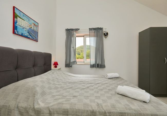 Apartament w Saplunara - Apartament w Saplunara z Widok na morze, balkon, Klimatyzacja, WIFI (5197-3) Apartament w Saplunara - Apartament w Saplunara z Widok na morze, balkon, Klimatyzacja, WIFI (5197-3)