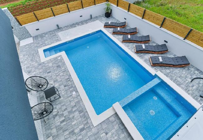 Dom w Bibinje - Domek wypoczynkowy w Bibinje z Widok na morze, balkon, Klimatyzacja, WIFI (5201-1) Dom w Bibinje - Domek wypoczynkowy w Bibinje z Widok na morze, balkon, Klimatyzacja, WIFI (5201-1)