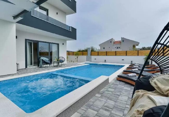 Dom w Bibinje - Domek wypoczynkowy w Bibinje z Widok na morze, balkon, Klimatyzacja, WIFI (5201-1) Dom w Bibinje - Domek wypoczynkowy w Bibinje z Widok na morze, balkon, Klimatyzacja, WIFI (5201-1)