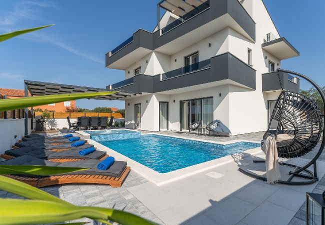 Dom w Bibinje - Domek wypoczynkowy w Bibinje z Widok na morze, balkon, Klimatyzacja, WIFI (5201-1) Dom w Bibinje - Domek wypoczynkowy w Bibinje z Widok na morze, balkon, Klimatyzacja, WIFI (5201-1)