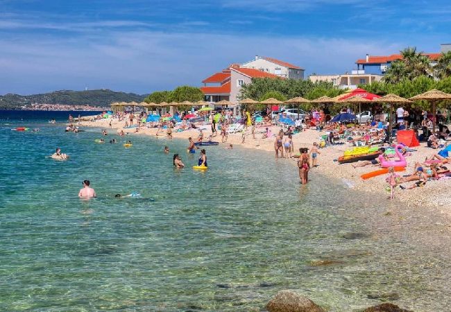Dom w Bibinje - Domek wypoczynkowy w Bibinje z Widok na morze, balkon, Klimatyzacja, WIFI (5201-1) Dom w Bibinje - Domek wypoczynkowy w Bibinje z Widok na morze, balkon, Klimatyzacja, WIFI (5201-1)