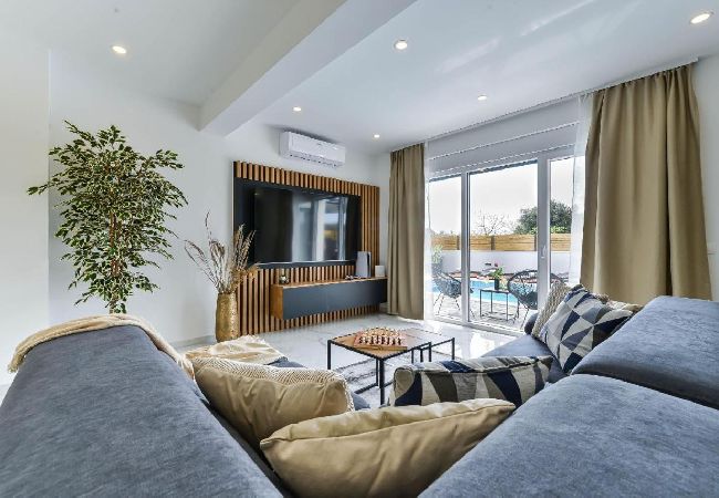 Dom w Bibinje - Domek wypoczynkowy w Bibinje z Widok na morze, balkon, Klimatyzacja, WIFI (5201-1) Dom w Bibinje - Domek wypoczynkowy w Bibinje z Widok na morze, balkon, Klimatyzacja, WIFI (5201-1)