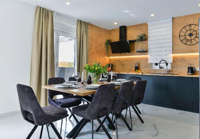 Dom w Bibinje - Domek wypoczynkowy w Bibinje z Widok na morze, balkon, Klimatyzacja, WIFI (5201-1) Dom w Bibinje - Domek wypoczynkowy w Bibinje z Widok na morze, balkon, Klimatyzacja, WIFI (5201-1)