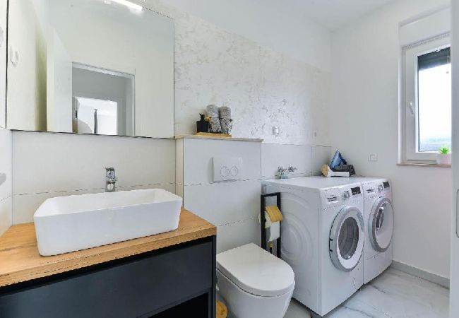 Dom w Bibinje - Domek wypoczynkowy w Bibinje z Widok na morze, balkon, Klimatyzacja, WIFI (5201-1) Dom w Bibinje - Domek wypoczynkowy w Bibinje z Widok na morze, balkon, Klimatyzacja, WIFI (5201-1)