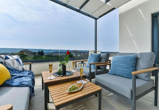 Dom w Bibinje - Domek wypoczynkowy w Bibinje z Widok na morze, balkon, Klimatyzacja, WIFI (5201-1) Dom w Bibinje - Domek wypoczynkowy w Bibinje z Widok na morze, balkon, Klimatyzacja, WIFI (5201-1)