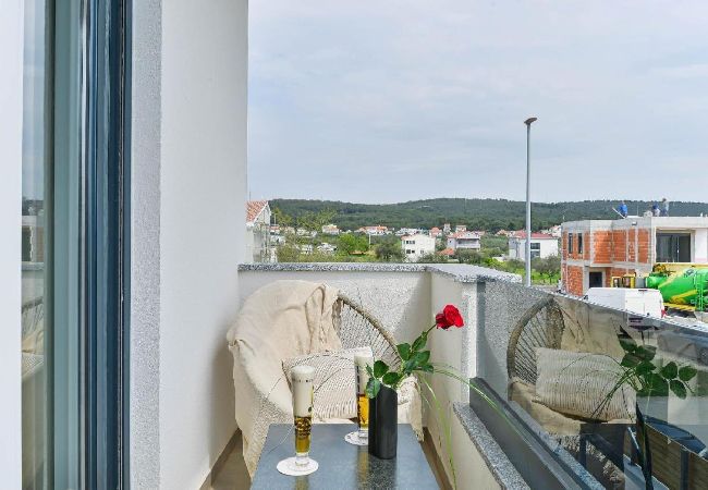 Dom w Bibinje - Domek wypoczynkowy w Bibinje z Widok na morze, balkon, Klimatyzacja, WIFI (5201-1) Dom w Bibinje - Domek wypoczynkowy w Bibinje z Widok na morze, balkon, Klimatyzacja, WIFI (5201-1)
