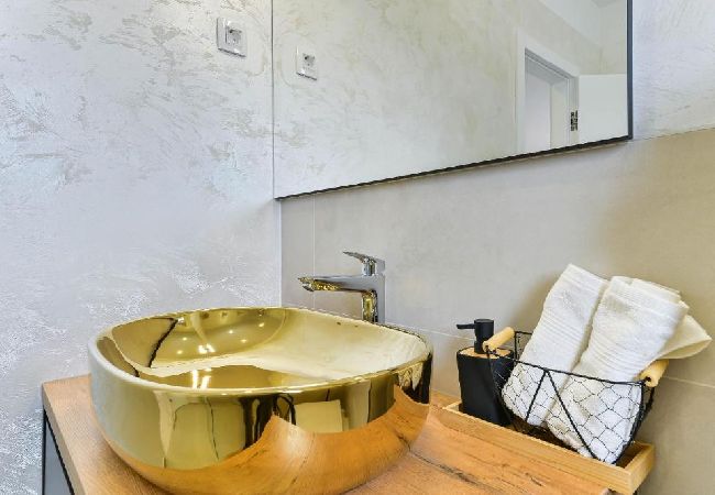 Dom w Bibinje - Domek wypoczynkowy w Bibinje z Widok na morze, balkon, Klimatyzacja, WIFI (5201-1) Dom w Bibinje - Domek wypoczynkowy w Bibinje z Widok na morze, balkon, Klimatyzacja, WIFI (5201-1)