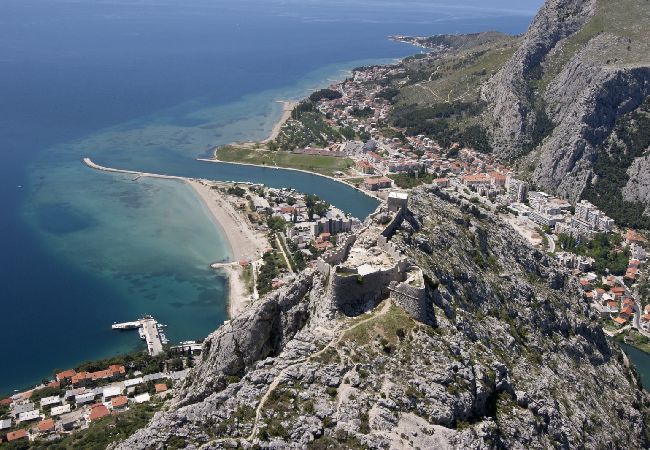 Dom w Omiš - Domek wypoczynkowy w Omiš z taras, Klimatyzacja, WIFI, Pralka (5202-1) Dom w Omiš - Domek wypoczynkowy w Omiš z taras, Klimatyzacja, WIFI, Pralka (5202-1)