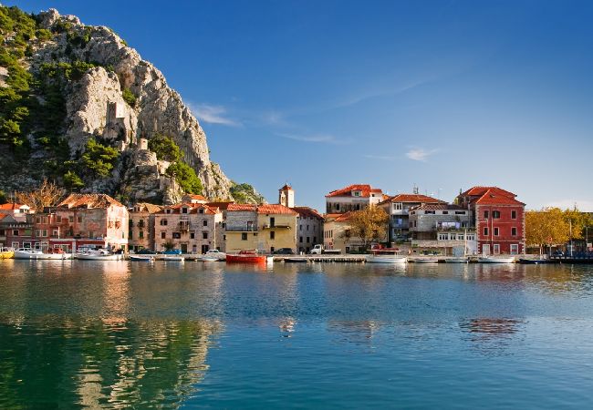 Dom w Omiš - Domek wypoczynkowy w Omiš z taras, Klimatyzacja, WIFI, Pralka (5202-1) Dom w Omiš - Domek wypoczynkowy w Omiš z taras, Klimatyzacja, WIFI, Pralka (5202-1)