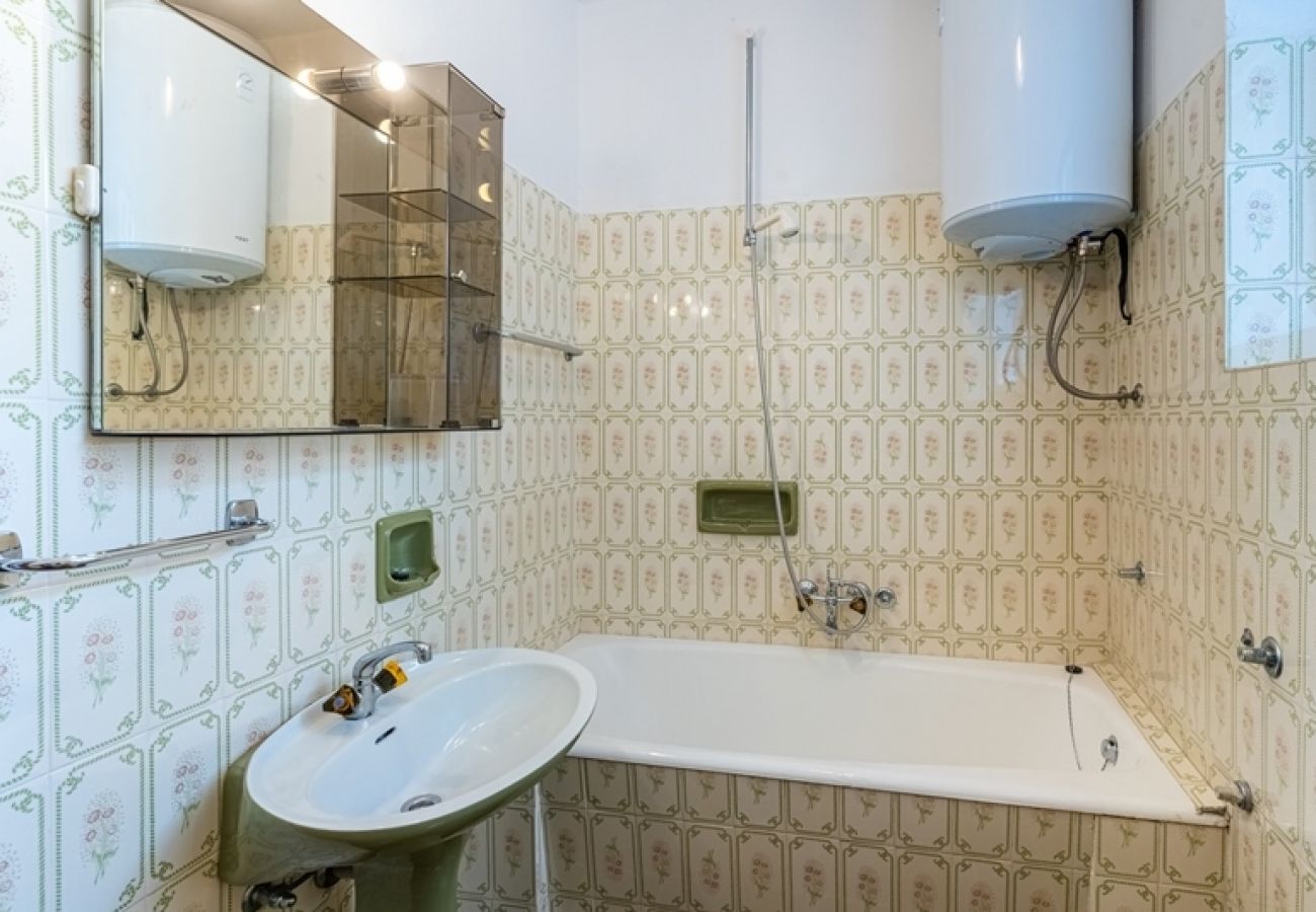 Apartament w Cres - Apartament w Cres z taras, Klimatyzacja, WIFI (5205-1)