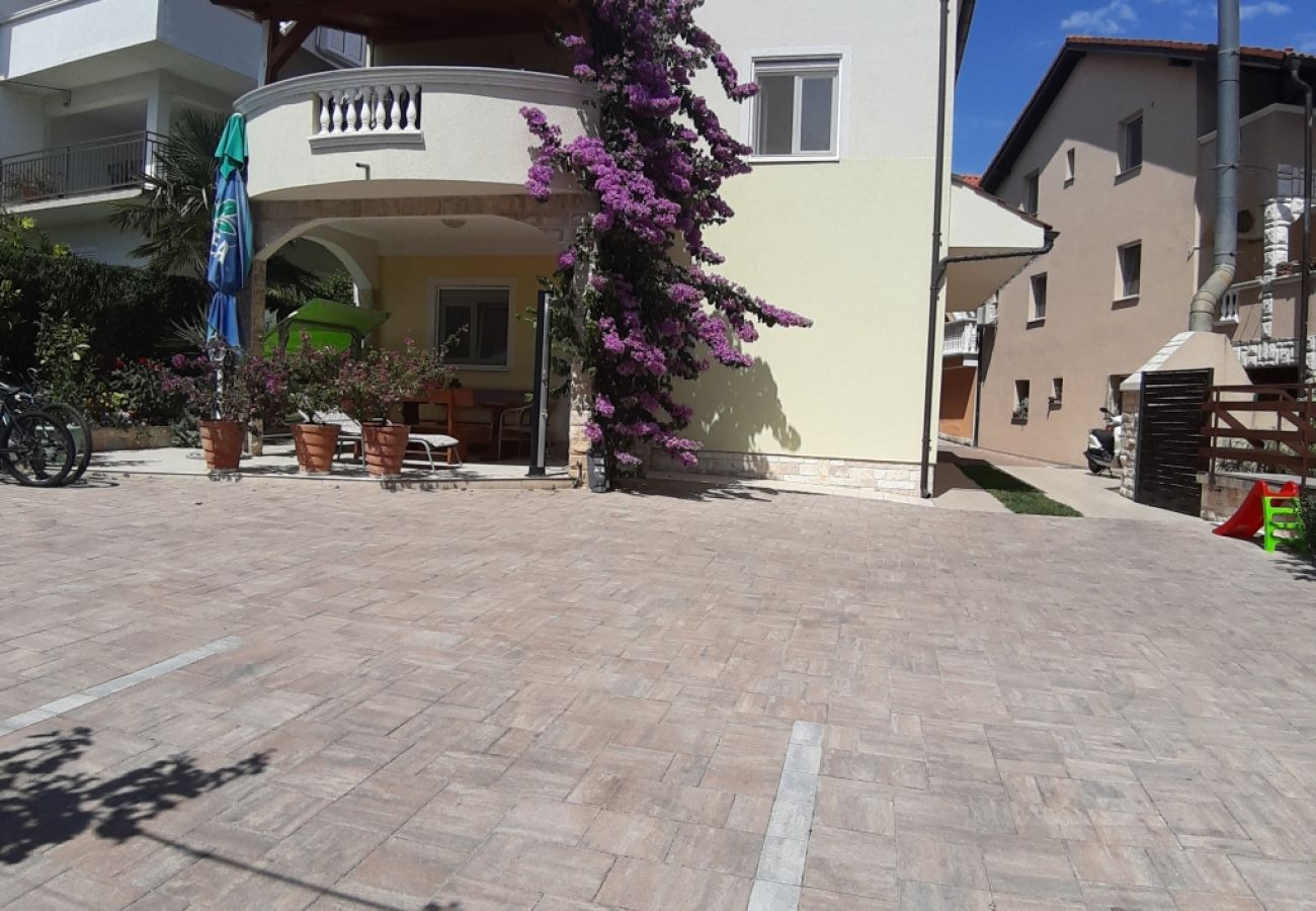 Apartament w Vodice - Apartament w Vodice z taras, Klimatyzacja, WIFI, Zmywarka (83-2)