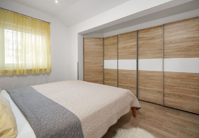 Apartament w Vodice - Apartament w Vodice z Widok na morze, balkon, Klimatyzacja, WIFI (82-2) Apartament w Vodice - Apartament w Vodice z Widok na morze, balkon, Klimatyzacja, WIFI (82-2)