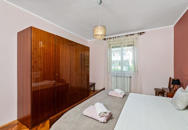 Apartament w Porec - Ferienwohnung in Poreč mit Balkon, Klimaanlage, W-LAN, Waschmaschine (5203-1) Apartament w Porec - Ferienwohnung in Poreč mit Balkon, Klimaanlage, W-LAN, Waschmaschine (5203-1)