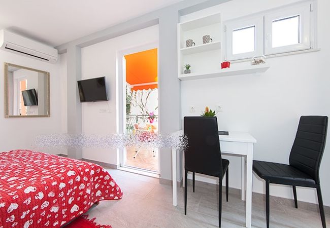 Studio w Tucepi - Apartament Studio w Tučepi z balkon, Klimatyzacja, WIFI (3674-6) Studio w Tucepi - Apartament Studio w Tučepi z balkon, Klimatyzacja, WIFI (3674-6)