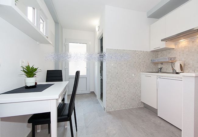 Studio w Tucepi - Apartament Studio w Tučepi z balkon, Klimatyzacja, WIFI (3674-6) Studio w Tucepi - Apartament Studio w Tučepi z balkon, Klimatyzacja, WIFI (3674-6)