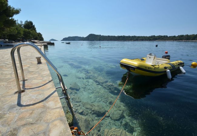 Apartament w Karbuni - Apartament w Karbuni z Widok na morze, taras, Klimatyzacja, WIFI (3609-5) Apartament w Karbuni - Apartament w Karbuni z Widok na morze, taras, Klimatyzacja, WIFI (3609-5)