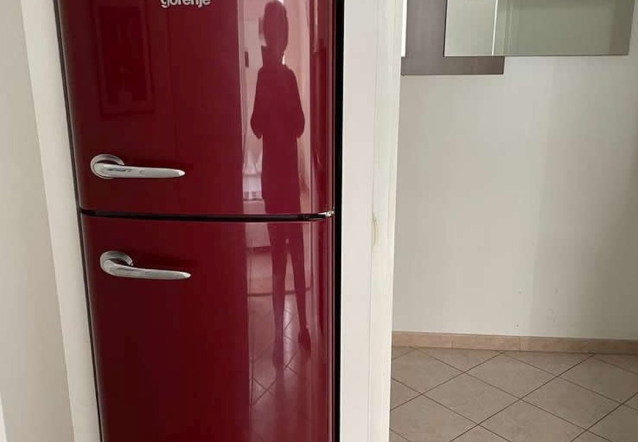Apartament w Duce - Apartament bezpośrednio przy piaszczystej plaży z widokiem na morze, balkonem, klimatyzacją i Wi-Fi