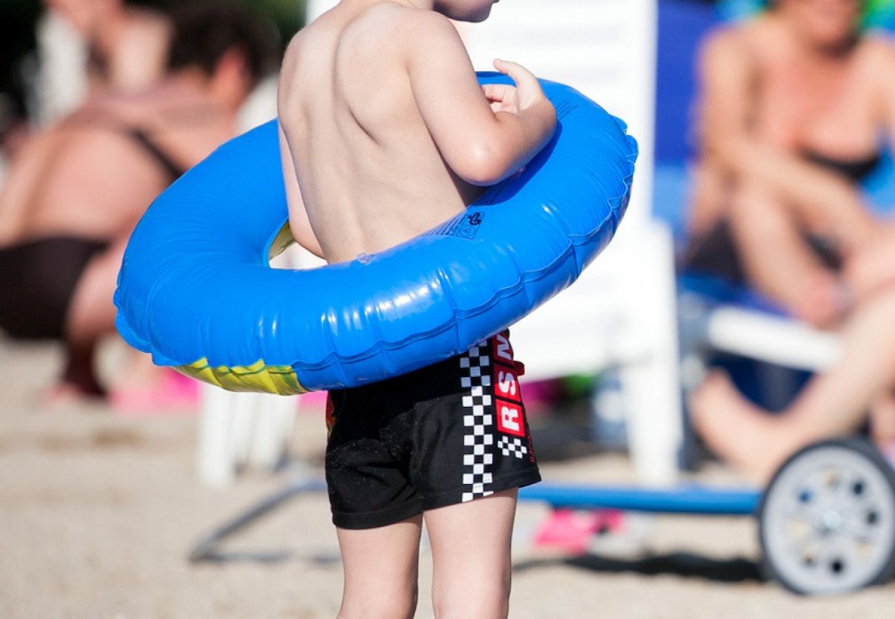 Apartament w Duce - Apartament bezpośrednio przy piaszczystej plaży z widokiem na morze, balkonem, klimatyzacją i Wi-Fi
