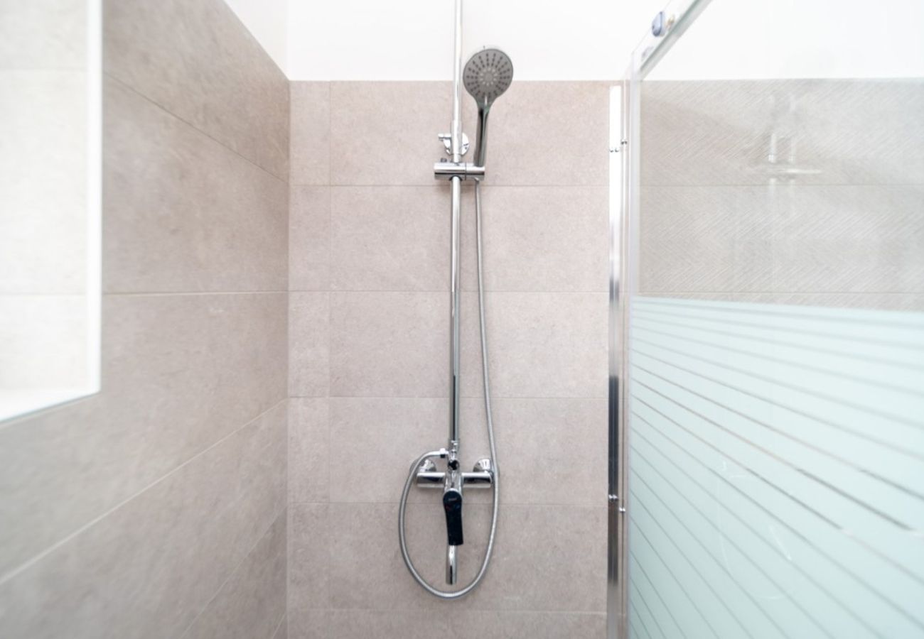 Apartament w Rab - Apartament w Barbacie z widokiem na morze, zmywarką i klimatyzacją (660-6) Apartament w Rab - Apartament w Barbacie z widokiem na morze, zmywarką i klimatyzacją (660-6)