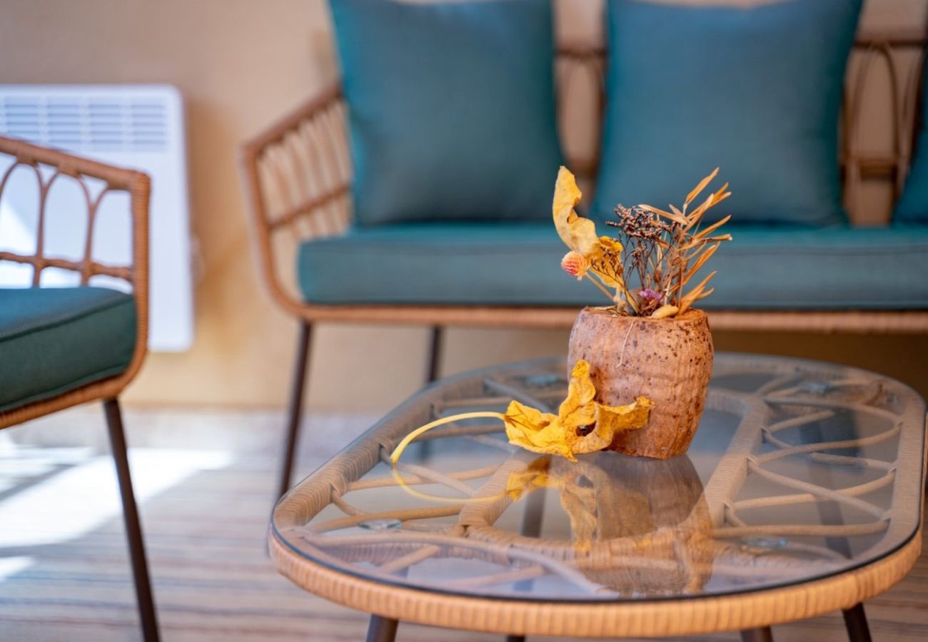 Dom w Mundanije - Dom wakacyjny w Mundanije z ogrodem, jacuzzi, tarasem, klimatyzacją i pralką (5238-1)