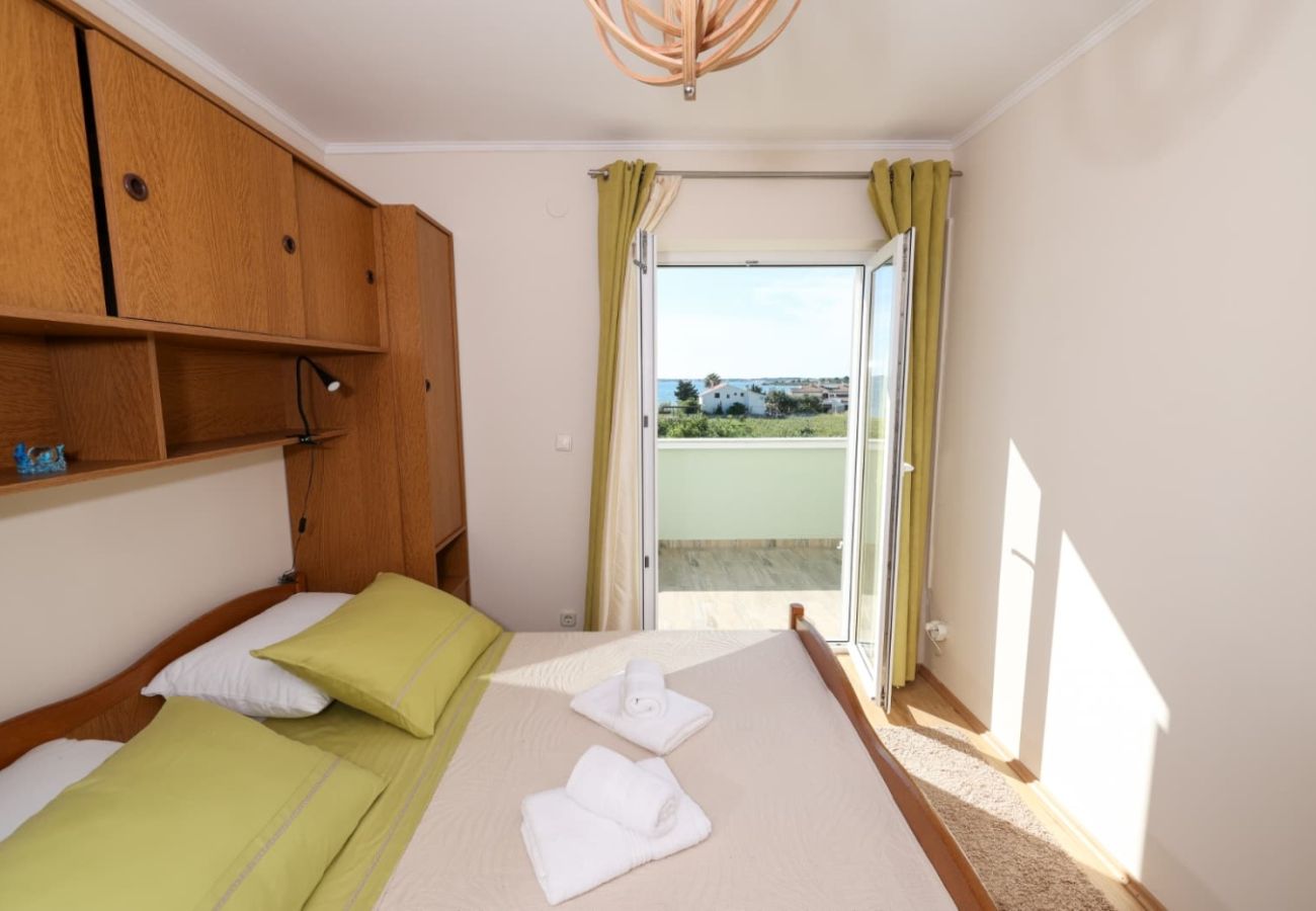 Dom w Privlaka - Dom wakacyjny 5239 dla 8+3 osób w Privlace – 100 m od piaszczystej plaży
