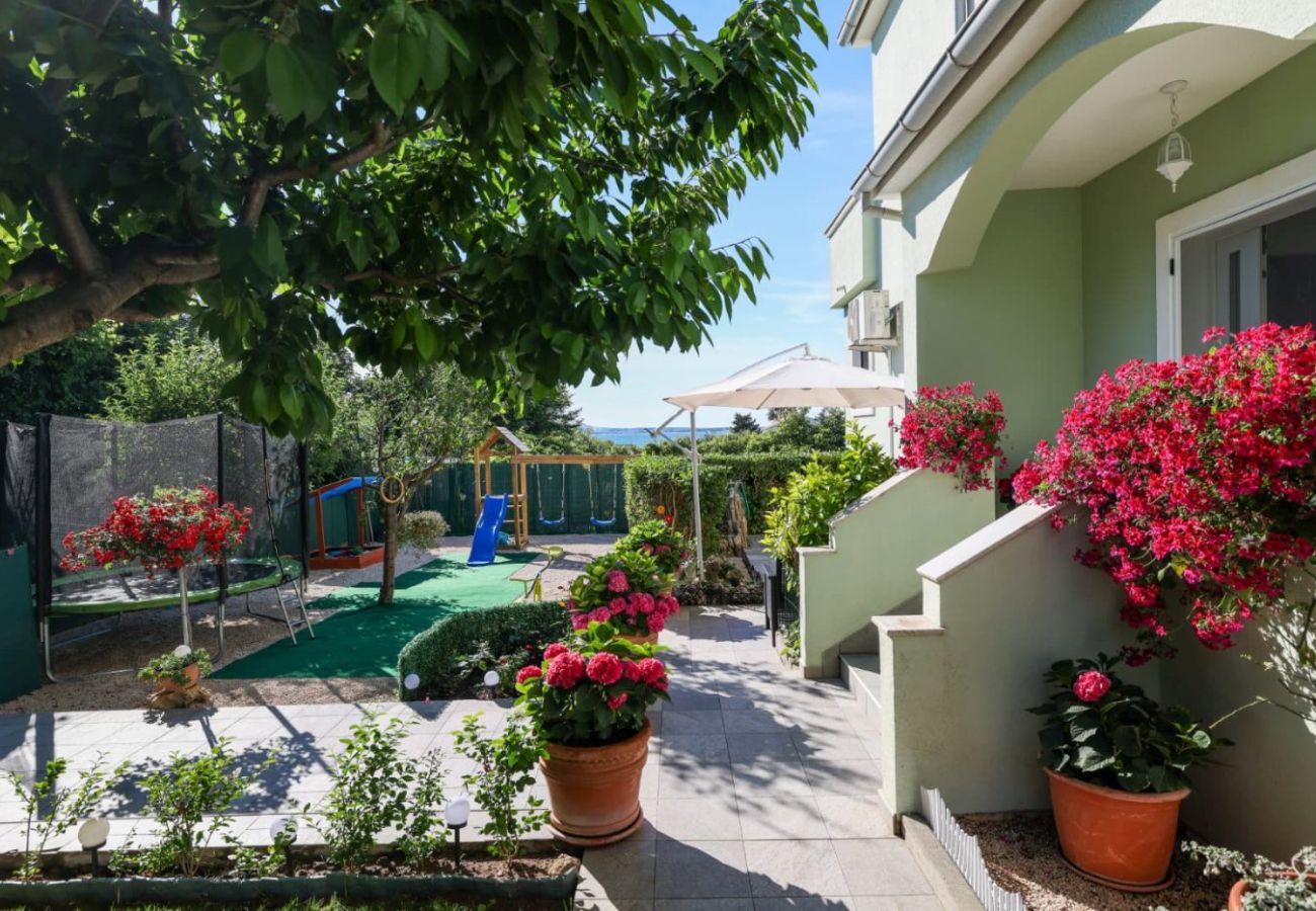 Dom w Privlaka - Dom wakacyjny 5239 dla 8+3 osób w Privlace – 100 m od piaszczystej plaży