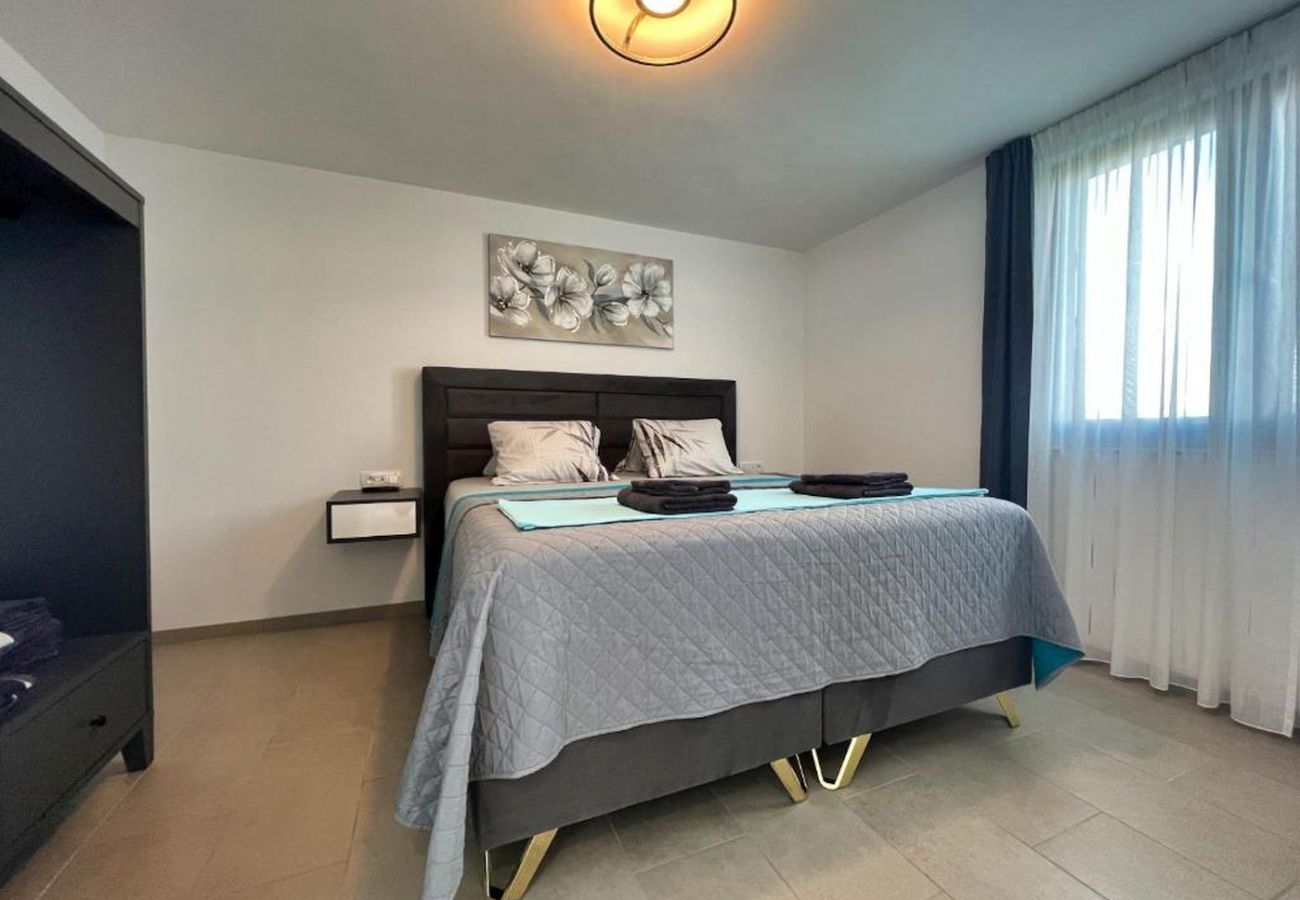 Apartament w Nin - Apartament w Zaton (Zadar) z taras, Klimatyzacja, WIFI (4141-10)