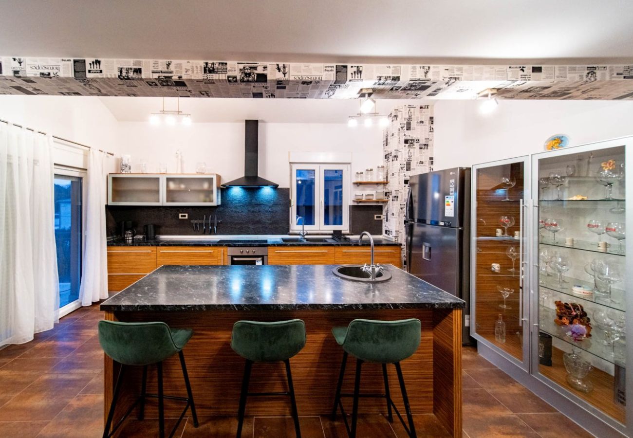 Apartament w Lopar - Apartament wakacyjny w Lopar z tarasem, klimatyzacją, Wi-Fi i widokiem na morze (4738-7)