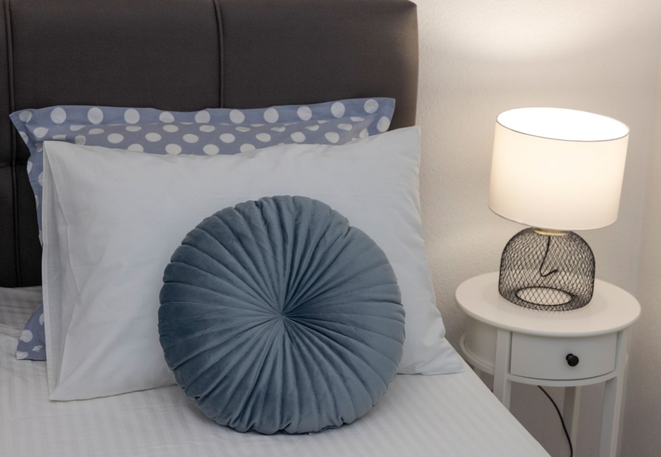 Apartament w Tucepi - Apartament wakacyjny w Tučepi z tarasem, klimatyzacją, Wi-Fi, zmywarką i pralką (202-6)