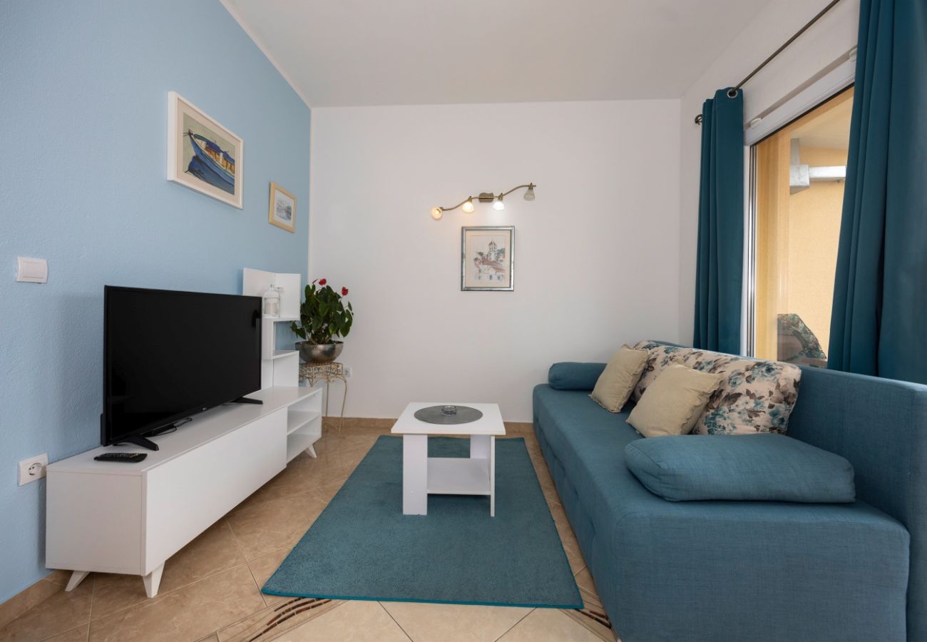 Apartament w Tucepi - Apartament wakacyjny w Tučepi z tarasem, klimatyzacją, Wi-Fi, zmywarką i pralką (202-6)