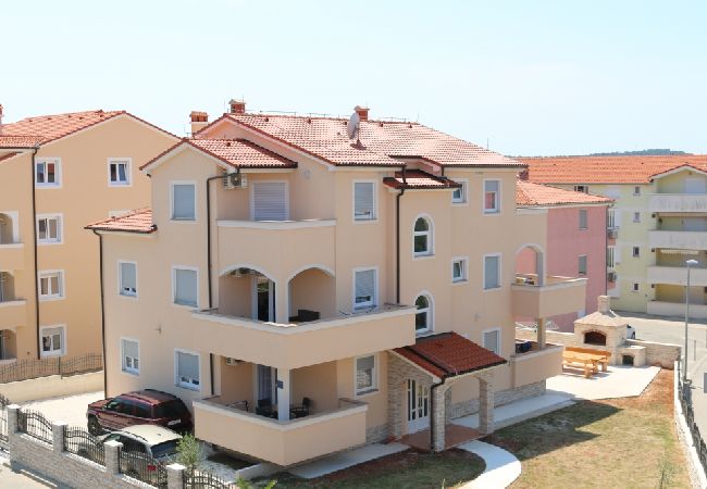 Апартаменты на Medulin - Ferienwohnung in Medulin mit Terrasse, Klimaanlage, W-LAN, Waschmaschine (64-3) Апартаменты на Medulin - Ferienwohnung in Medulin mit Terrasse, Klimaanlage, W-LAN, Waschmaschine (64-3)