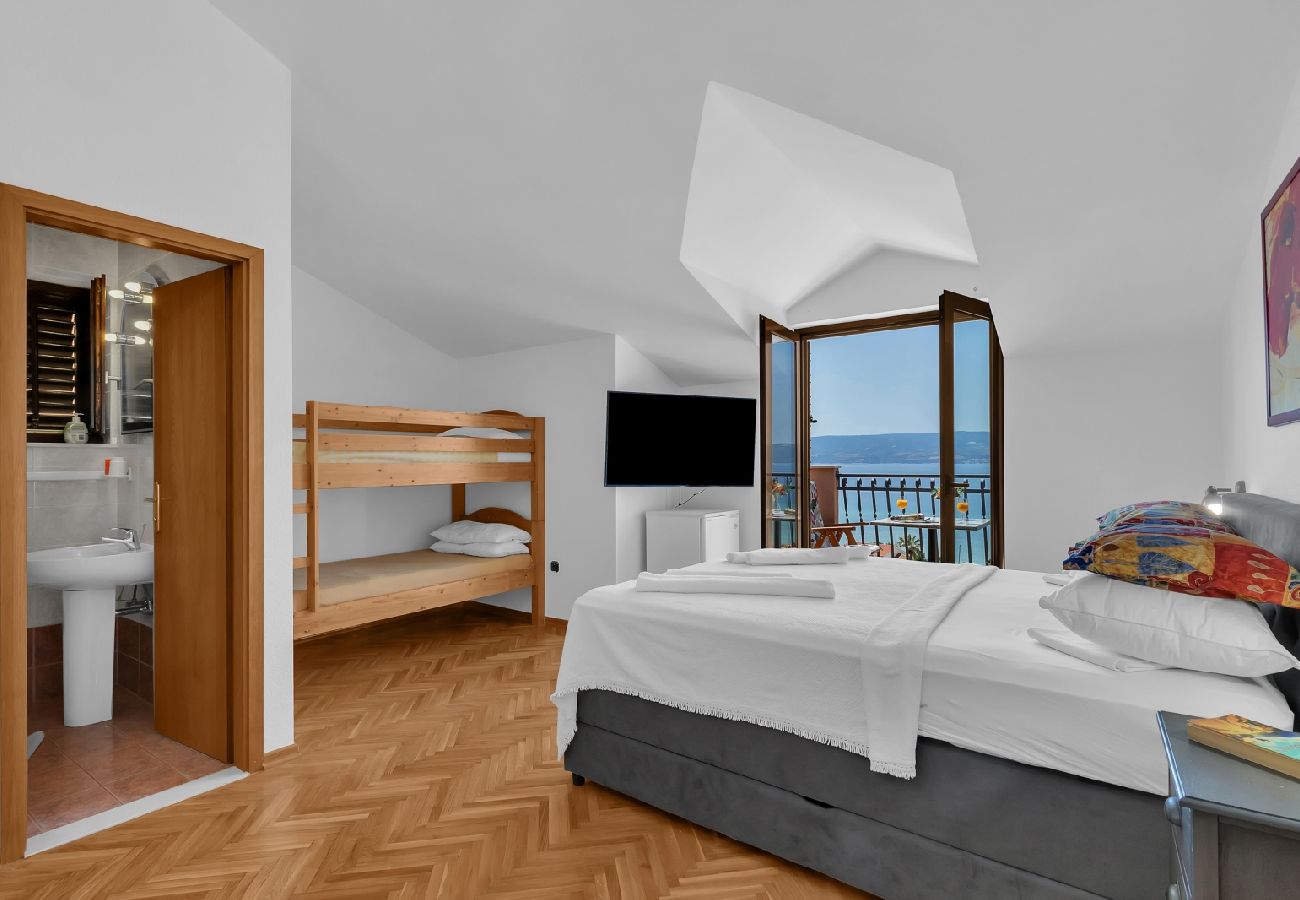 Rent by room на Duce - Zimmer in Duće mit Meerblick, Balkon, Klimaanlage, W-LAN (79-8)