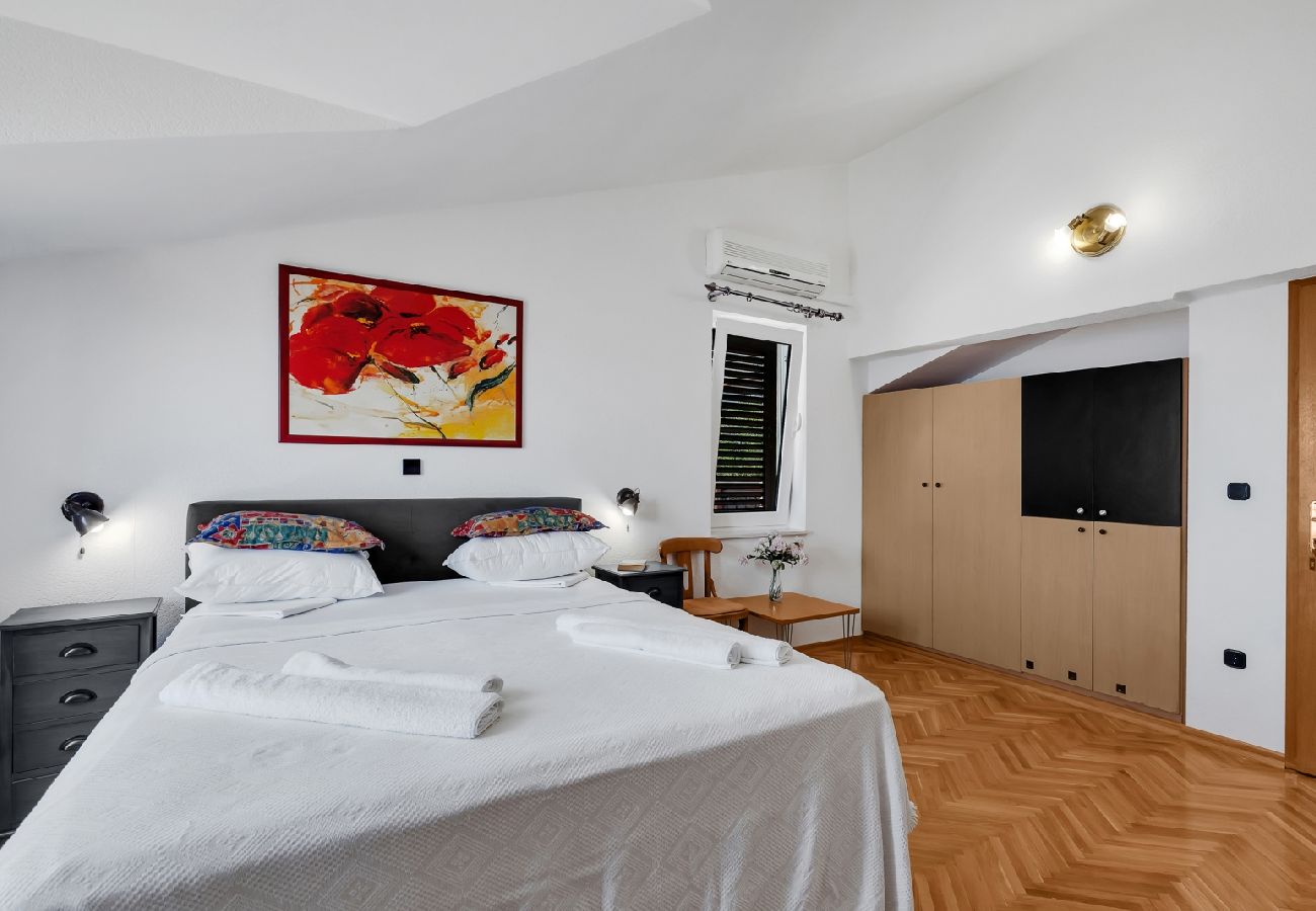 Rent by room на Duce - Zimmer in Duće mit Meerblick, Balkon, Klimaanlage, W-LAN (79-8)