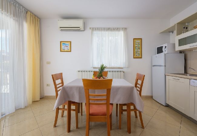 Апартаменты на Bašanija - Aпартамент в Башанија c терраса, Спутниковое / кабельное телевидение, WIFI (113-1) Апартаменты на Bašanija - Aпартамент в Башанија c терраса, Спутниковое / кабельное телевидение, WIFI (113-1)