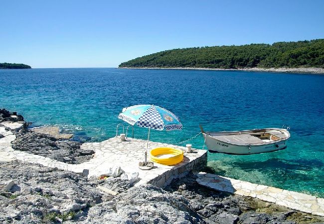 Апартаменты на Vela Luka - Aпартамент в Tri Porte (Potirna) c Вид на море, терраса, Спутниковое / кабельное телевидение, WIFI (5208-2) Апартаменты на Vela Luka - Aпартамент в Tri Porte (Potirna) c Вид на море, терраса, Спутниковое / кабельное телевидение, WIFI (5208-2)